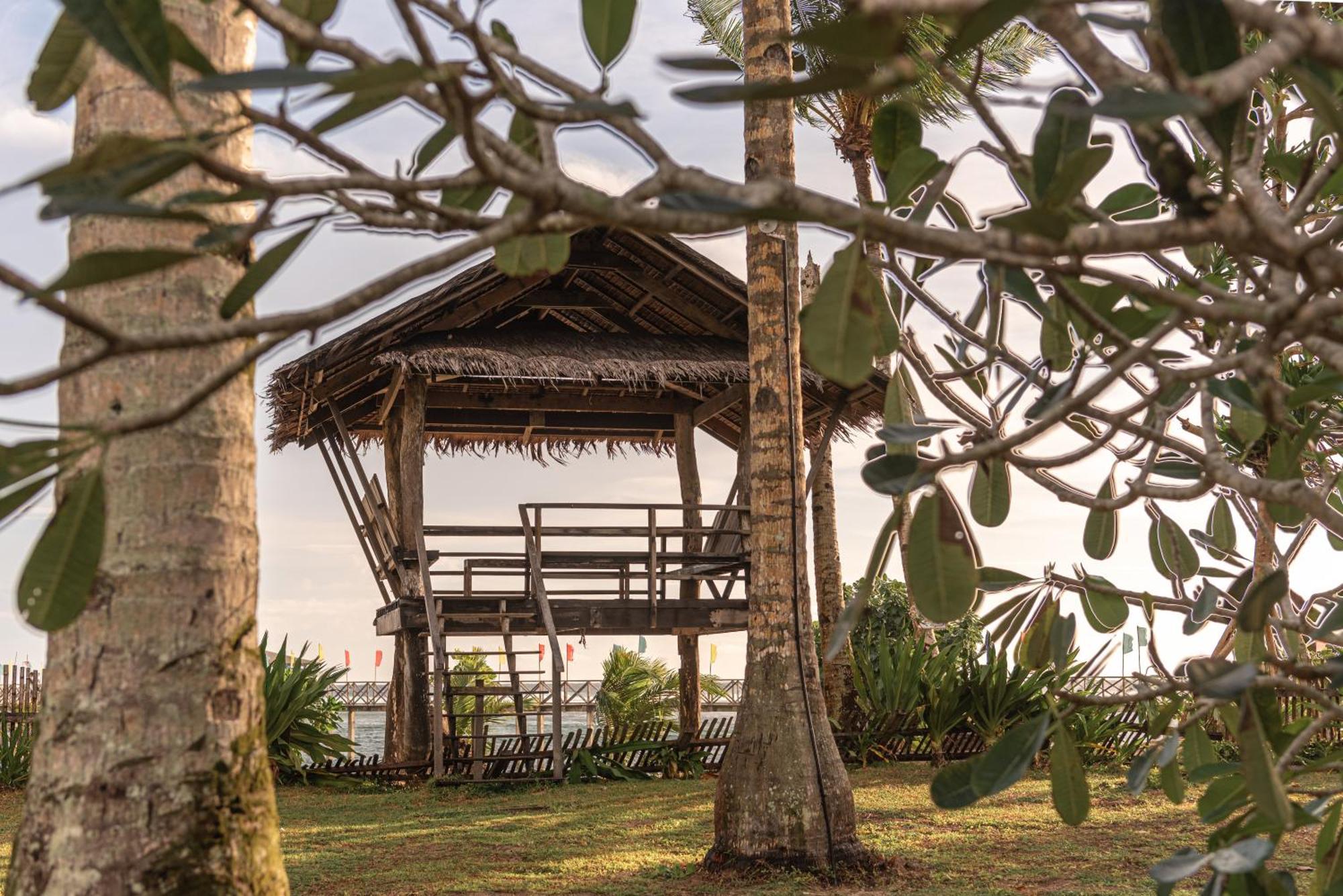 Alon Cloud9 Beach Front Catangnan Exterior foto