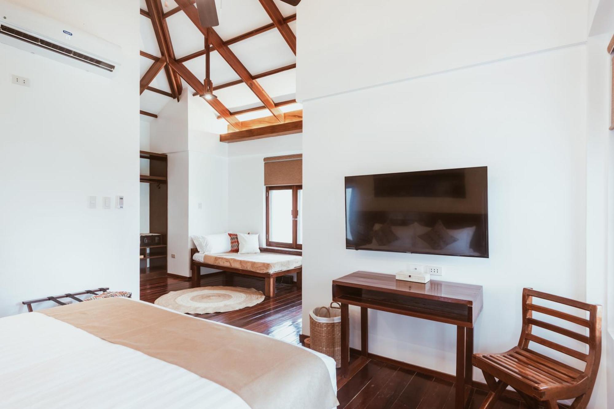 Alon Cloud9 Beach Front Catangnan Exterior foto